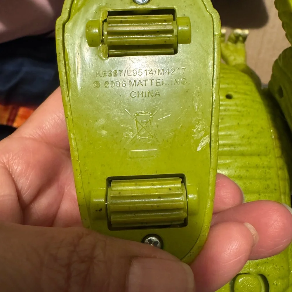 Mattel vibrant reptile